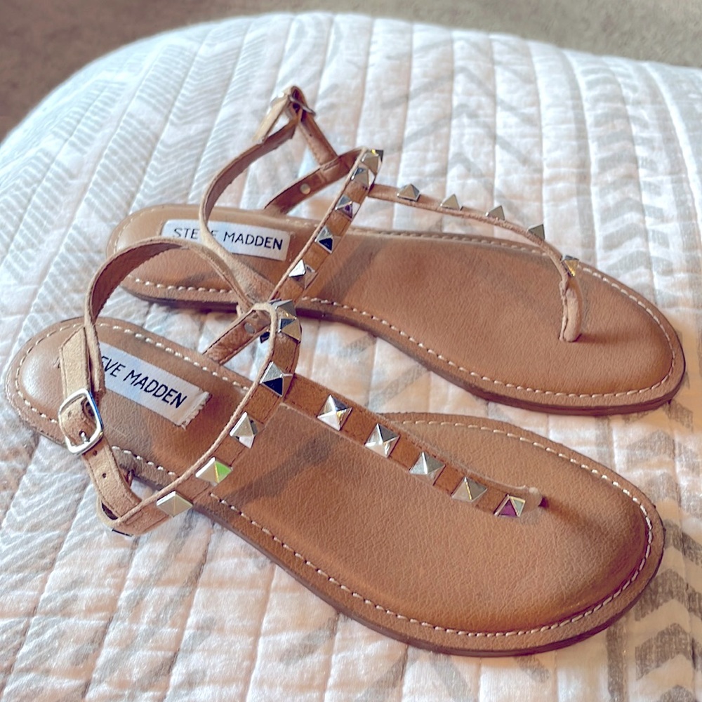 NEW Steve Madden sz6 Generate nude studded sandal